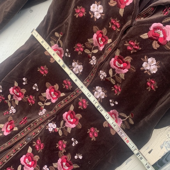 Embroidered long coat brown floral Nygard Collection - Picture 12 of 16